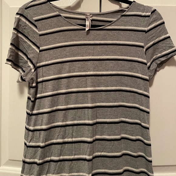 Stretchy striped grey dress - figure hugging! - Picture 3 of 3